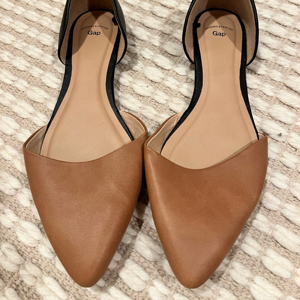 Gap Tan and Black Colorblock Pointed Flats, Size 8